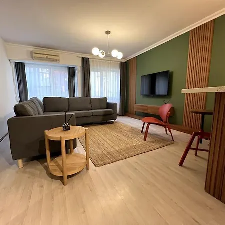 Cozy 2br Renovated 1 Min To Metro アパート