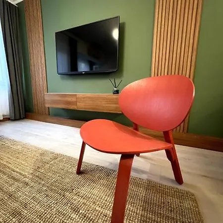 Cozy 2br Renovated 1 Min To Metro *