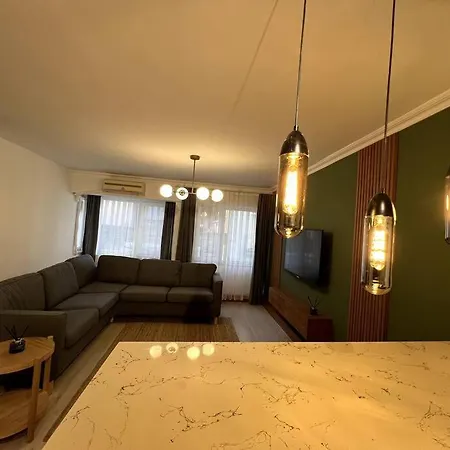 Cozy 2br Renovated 1 Min To Metro 아파트
