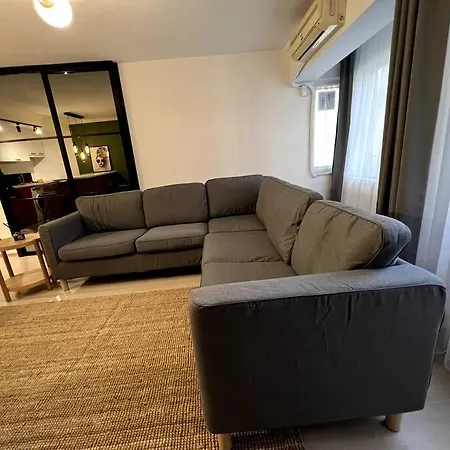 Cozy 2br Renovated 1 Min To Metro Estambul