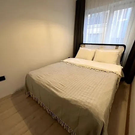 Cozy 2br Renovated 1 Min To Metro Apartamento Estambul
