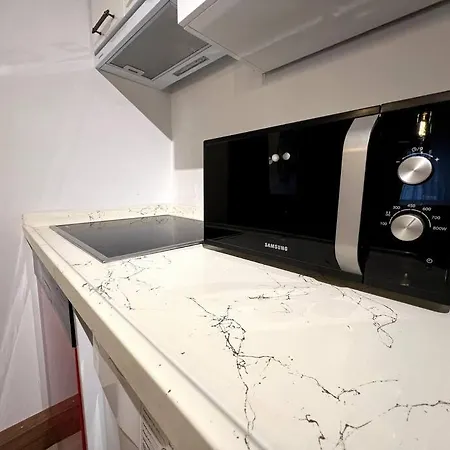 Cozy 2br Renovated 1 Min To Metro * Estambul