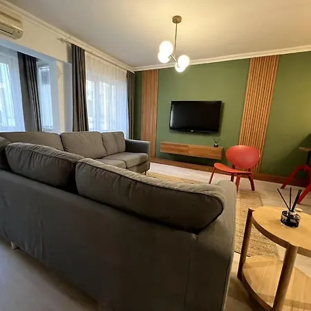 Cozy 2br Renovated 1 Min To Metro Apartamento *