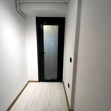 Cozy 2br Renovated 1 Min To Metro