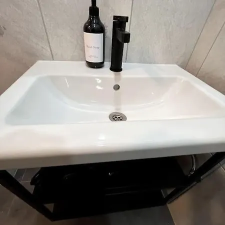 Apartament Cozy 2br Renovated 1 Min To Metro Stambuł