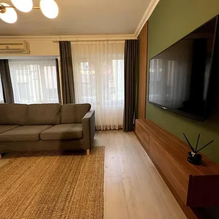 Cozy 2br Renovated 1 Min To Metro