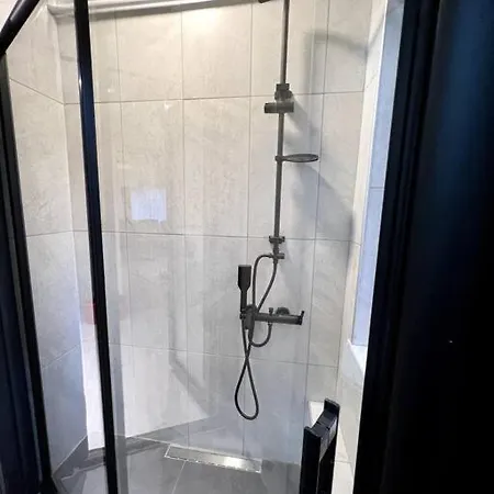 Cozy 2br Renovated 1 Min To Metro اسطنبول