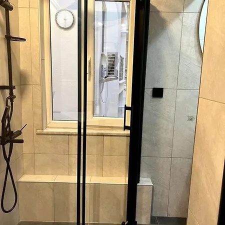 Cozy 2br Renovated 1 Min To Metro Apartament